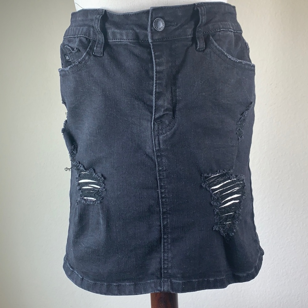 EUC Giddy Up Glamour black distressed denim mini skirt great stretch sz M